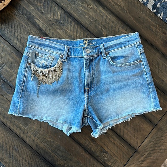 7 For All Mankind Lightly Distressed Beaded Cut off Shorts Soze 28 - Picture 1 of 5